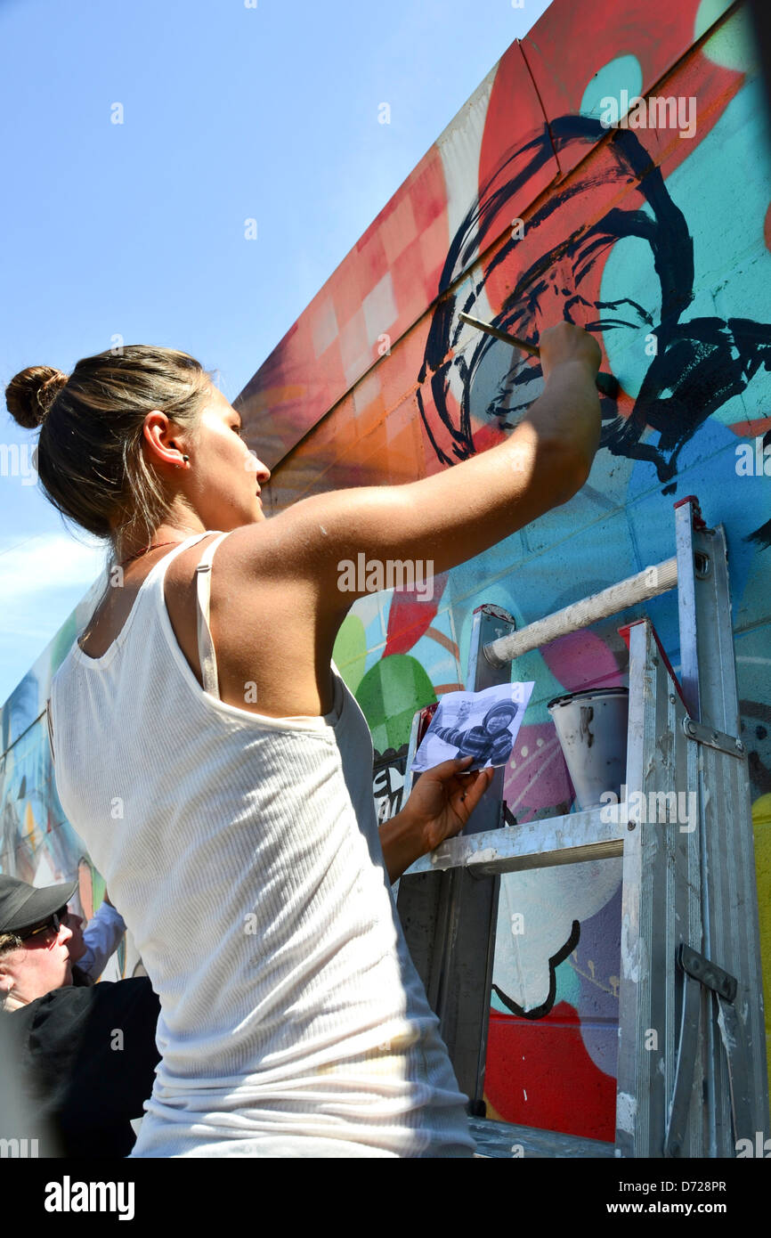 Mädchen-Wal, Kensington Market Tatton schöpfend ist einer unverwechselbaren multikulturellen Nachbarschaft in Downtown Toronto, Ontario, Kanada. Stockfoto