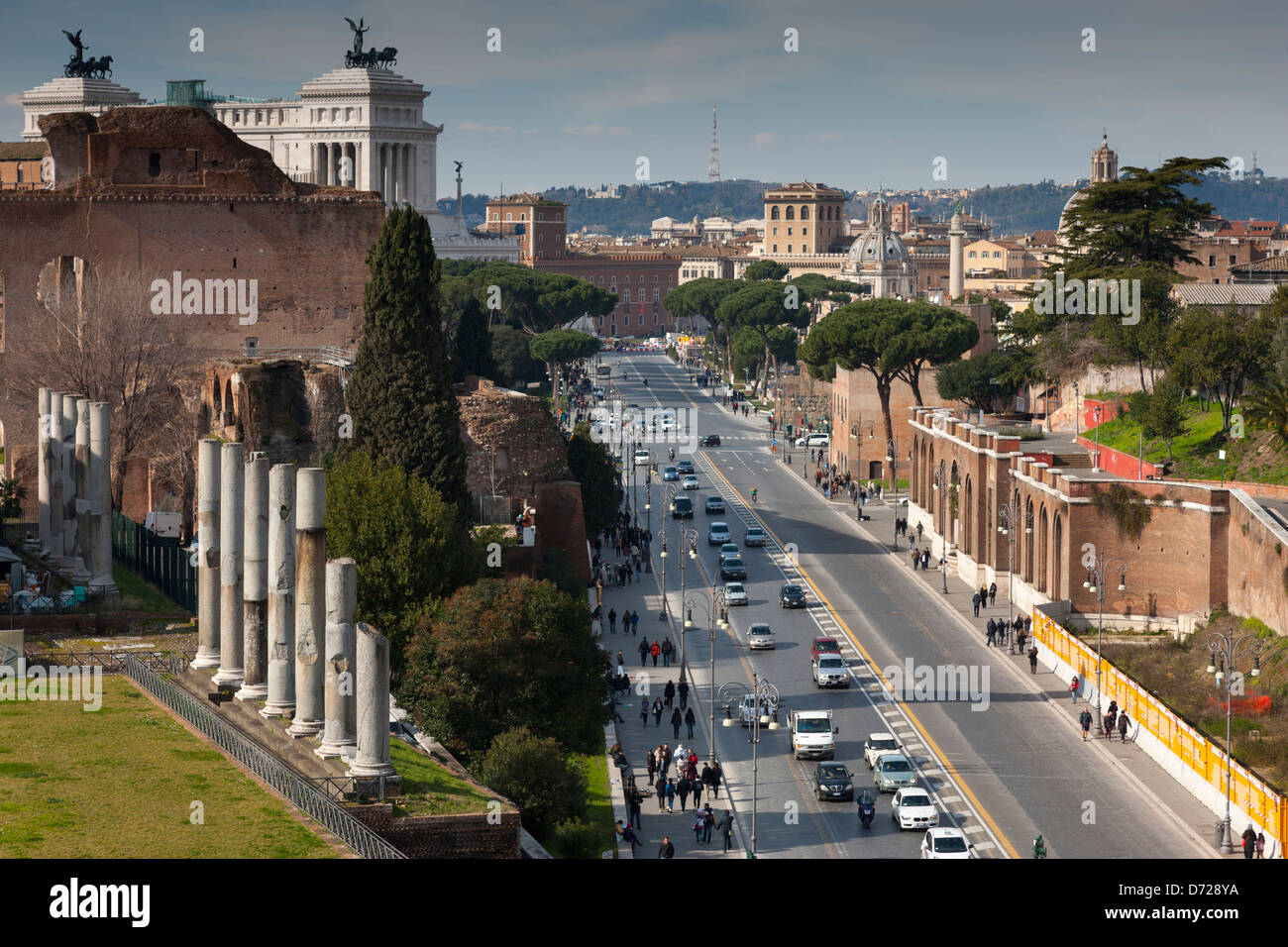 Die Via dei Fori Imperiali angesehen vom Kolosseum entfernt Stockfoto