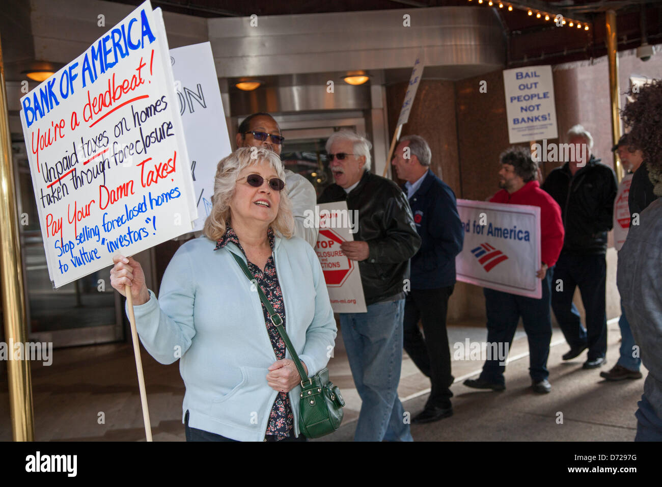 Detroit, Michigan - Aktivisten Streikposten der Bank of America, fragt die Bank, Wohnungsbaudarlehen zu ändern und zu vertreiben Bewohner aus ihren Häusern zu stoppen. Stockfoto