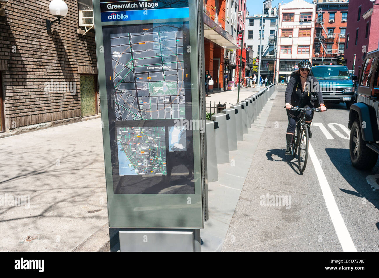 New York, NY - neu installierte BikeShare Station auf MacDougal Street in Greenwich Village Stockfoto