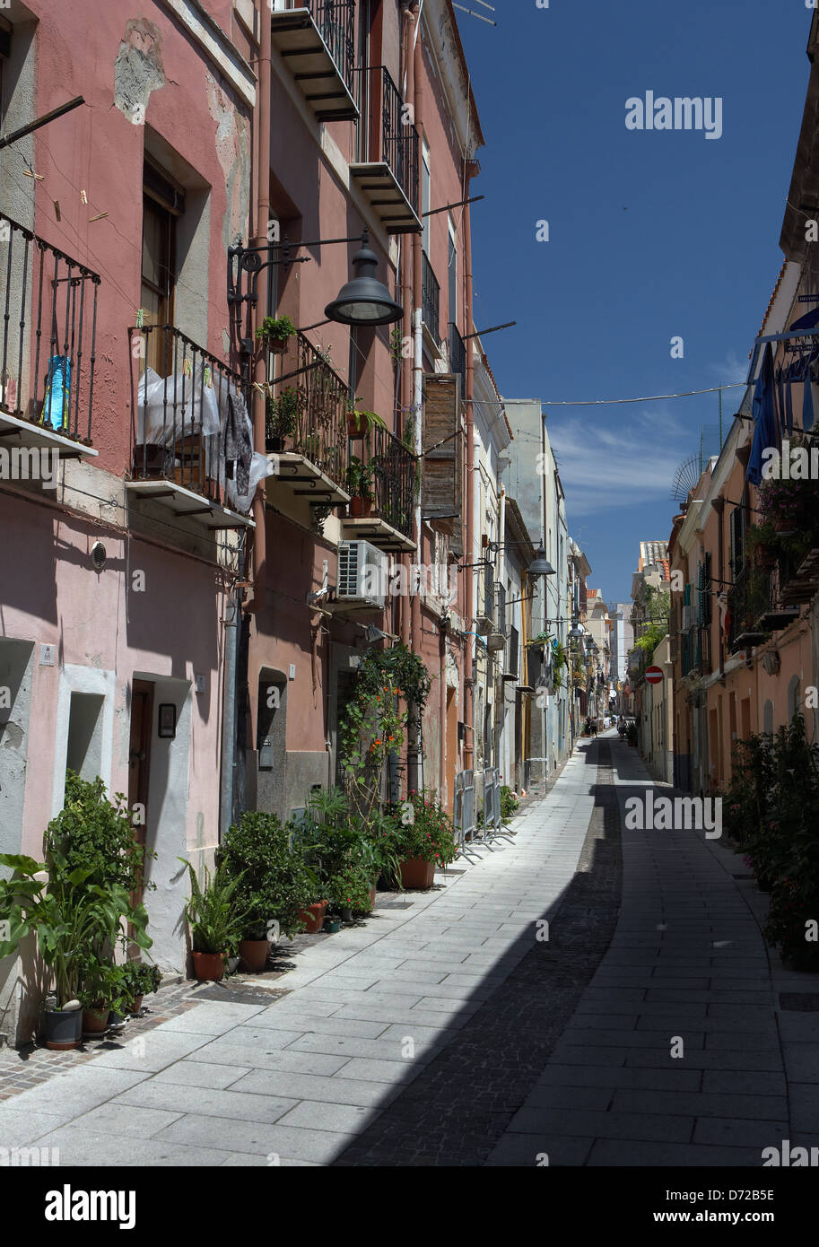 Cagliari, Italien, mit Strassenzug als Wohnräume im Bezirk von Villanova in Sardinien Stockfoto