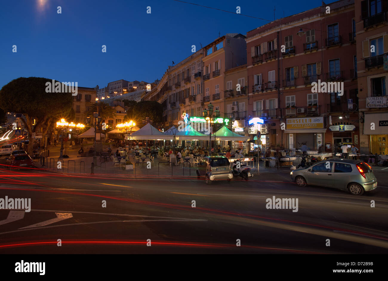 Cagliari, Italien, am Abend auf der Piazza Yenne im Stampace in Sardinien Stockfoto