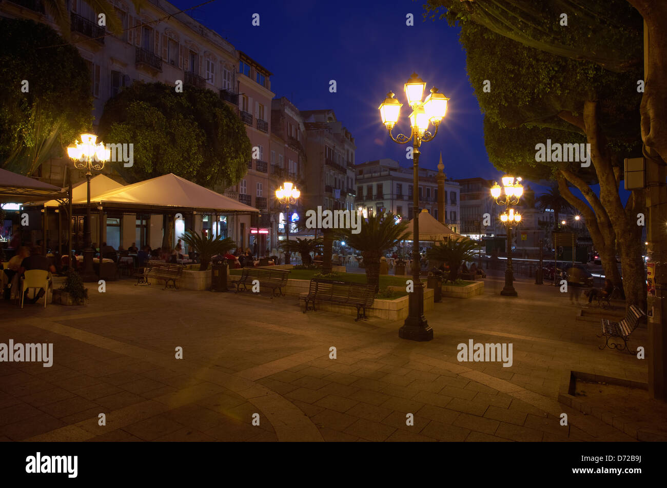 Cagliari, Italien, am Abend auf der Piazza Yenne im Viertel Stampace Stockfoto