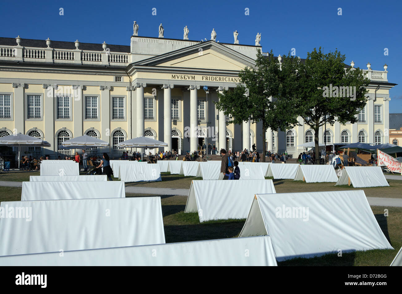 Kassel, Deutschland, Zelte des Lagers Occupy vor dem Fridericianum und Zelte dOCUMENTA (13) Stockfoto