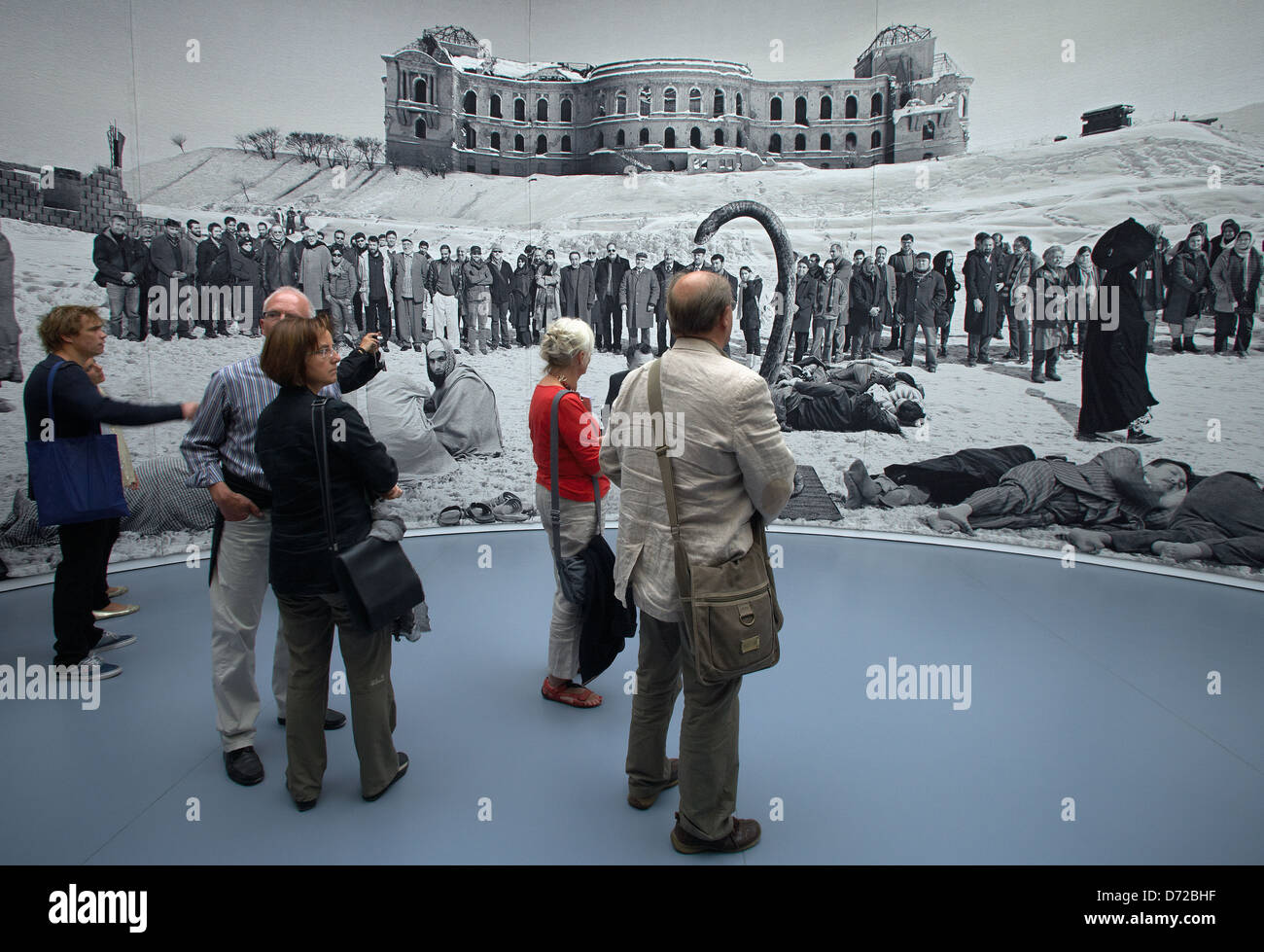 Kassel, Deutschland, Tapisserie der Künstlerin Goshka Macuga das Fridericianum auf der Documenta (13) Stockfoto