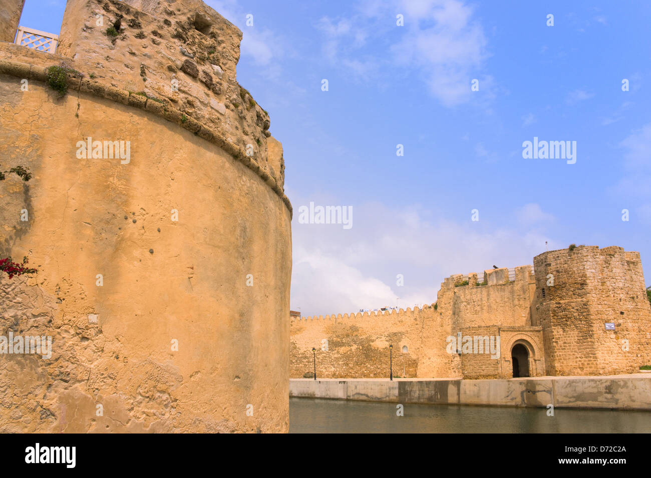 Alte Stadtmauer in den Hafen, Bizerte, Tunesien Stockfoto