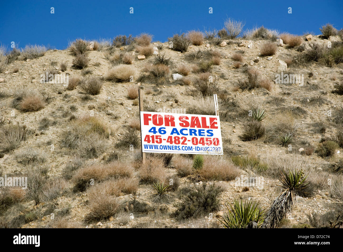 Grundstücke zum Verkauf Zeichen in Wüste Stockfoto