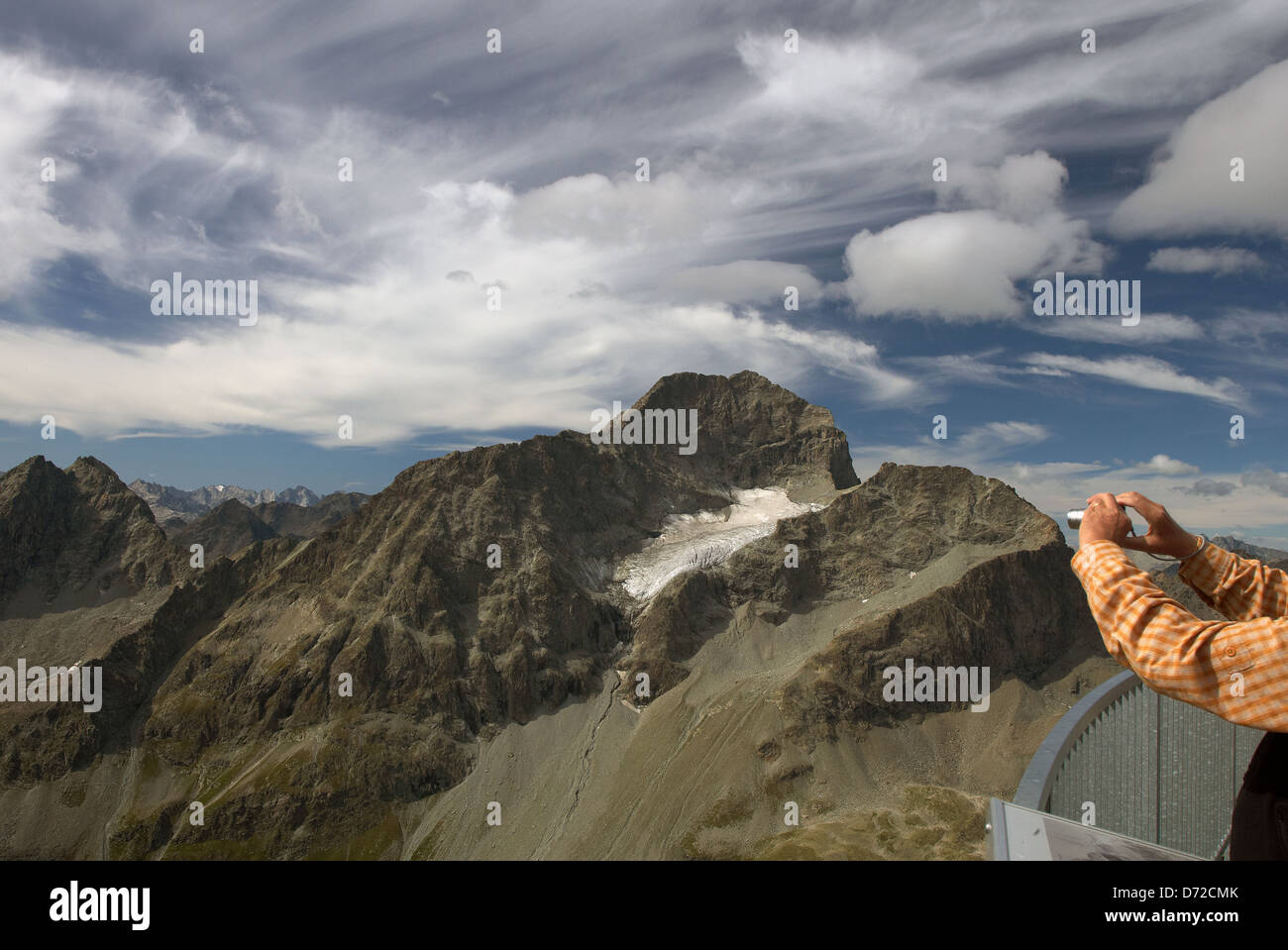 St. Moritz, Schweiz, Besucher auf die Aussichtsplattform an der Bergstation der Piz Nair Stockfoto