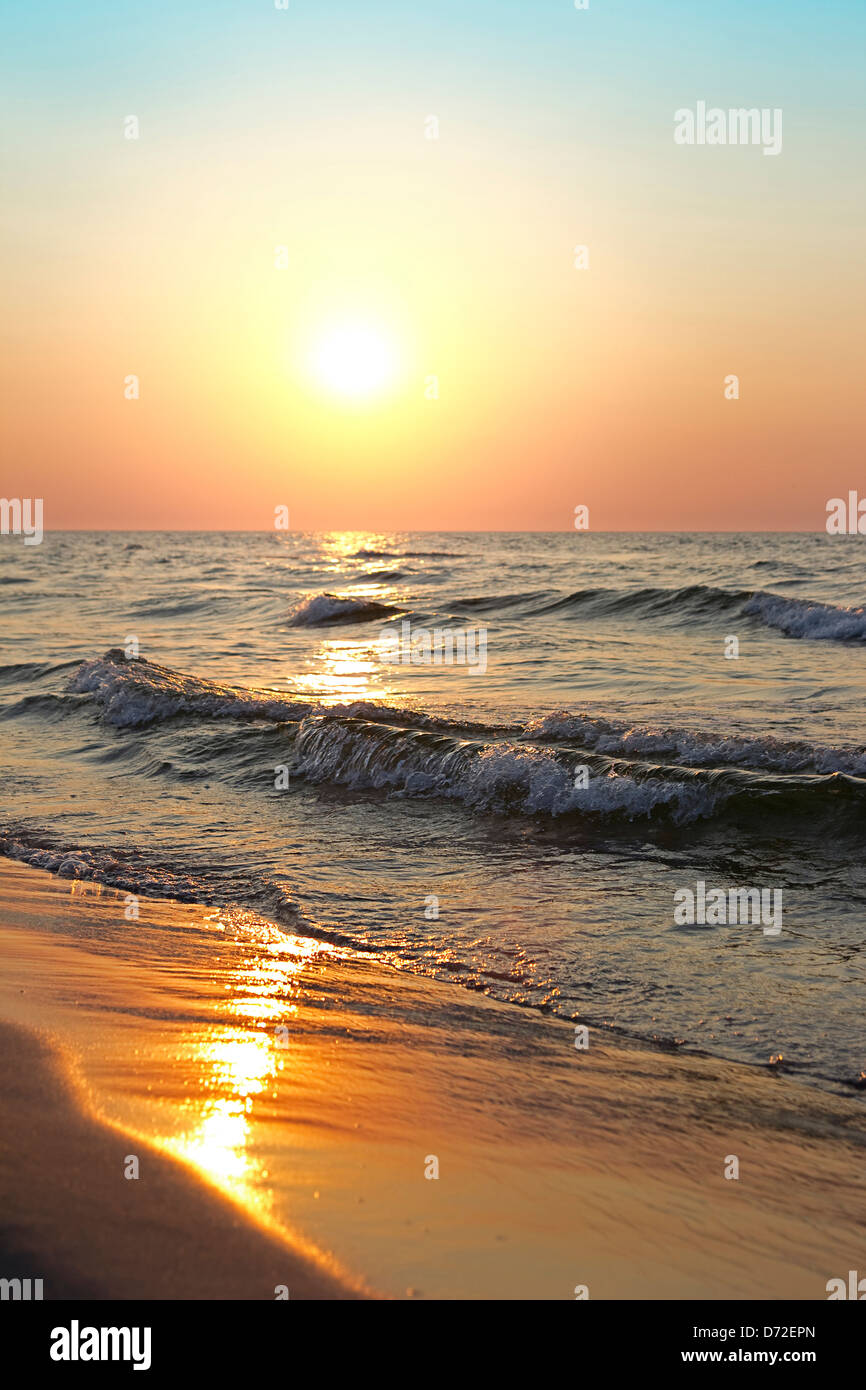 Sonnenuntergang über Meer Stockfoto