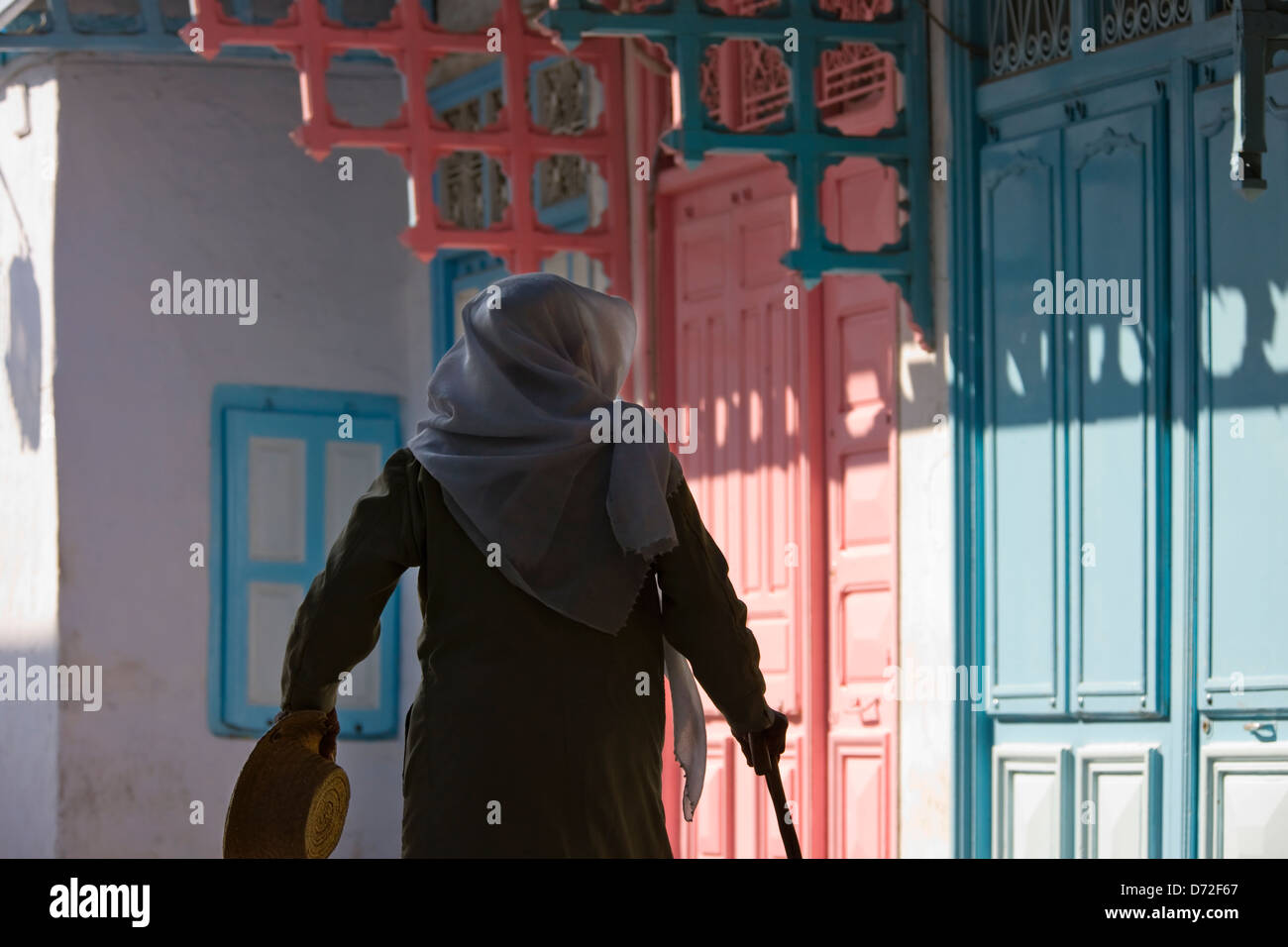 Menschen auf der Straße in Kairouan, Tunesien Stockfoto