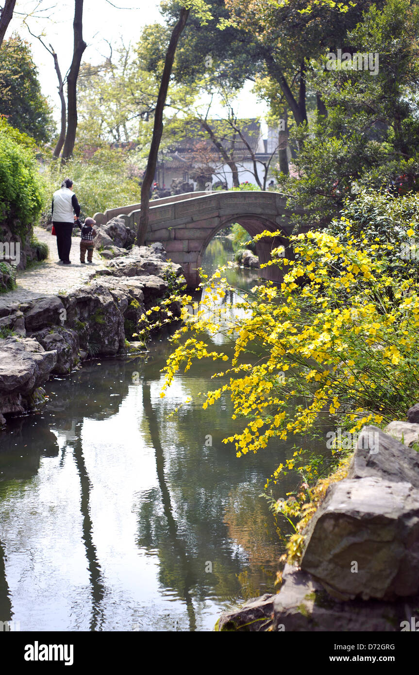 Brücke und Strom im Garten des bescheidenen Verwalters, Suzhou Stockfoto