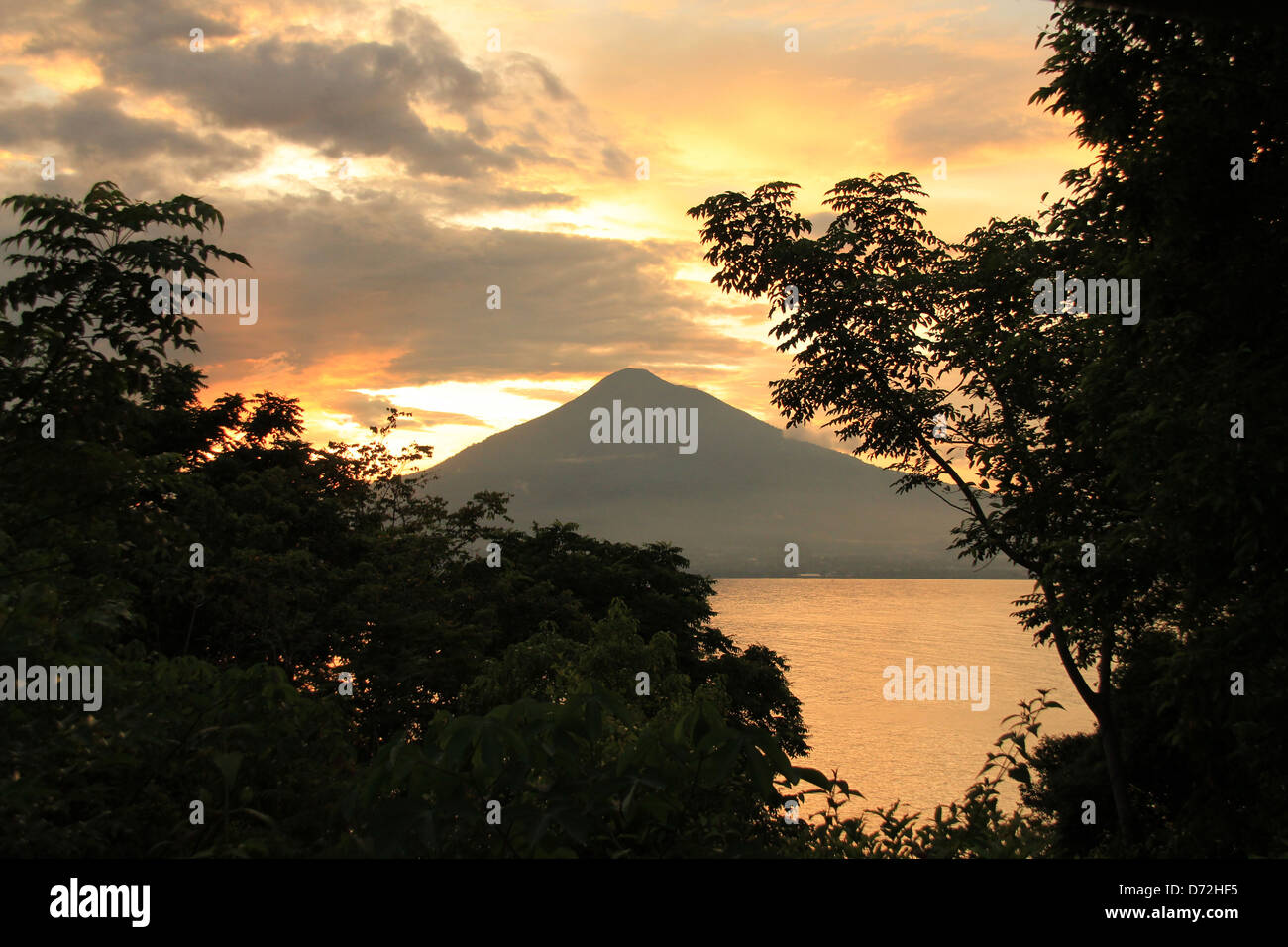Sunset View Over Lembeh Strait, Indonesien Stockfoto