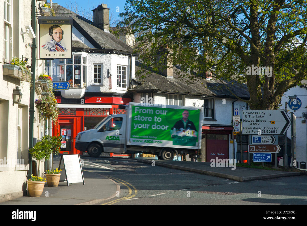 ASDA Lieferwagen in Bowness, Nationalpark Lake District, Cumbria, England UK Stockfoto