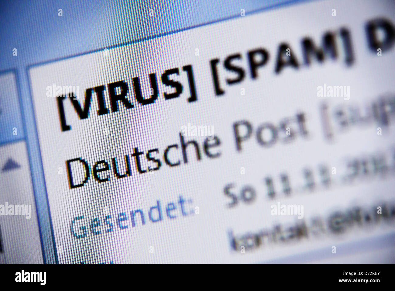 Virus-Ankündigung auf einem PC-monitor Stockfoto