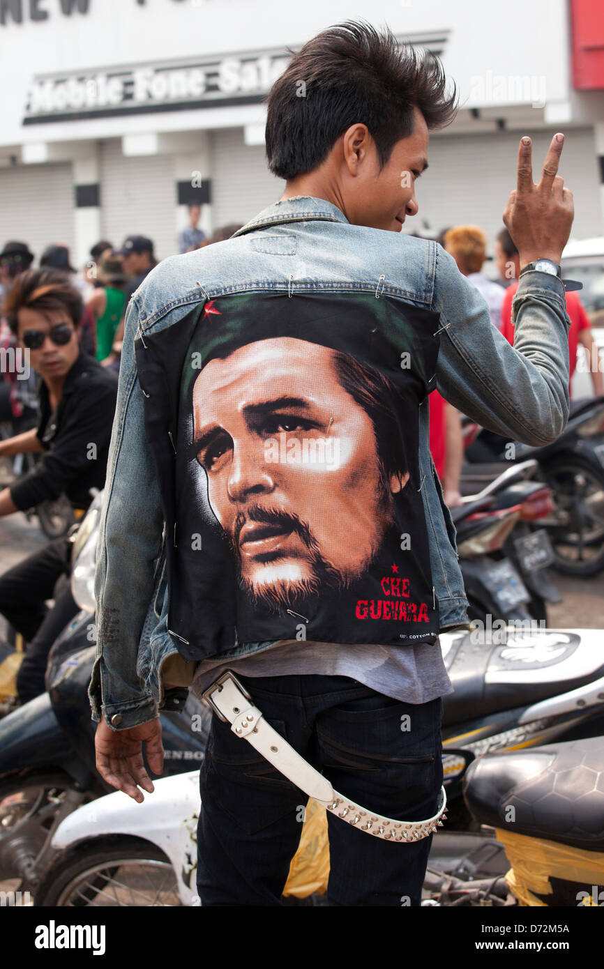 Best Cowboy Gun Stockfotos & Best Cowboy Gun Bilder Alamy Junge Menschen trugen ihre beste Kleidung und Hip Hop Frisuren für Thingyan Water Festival