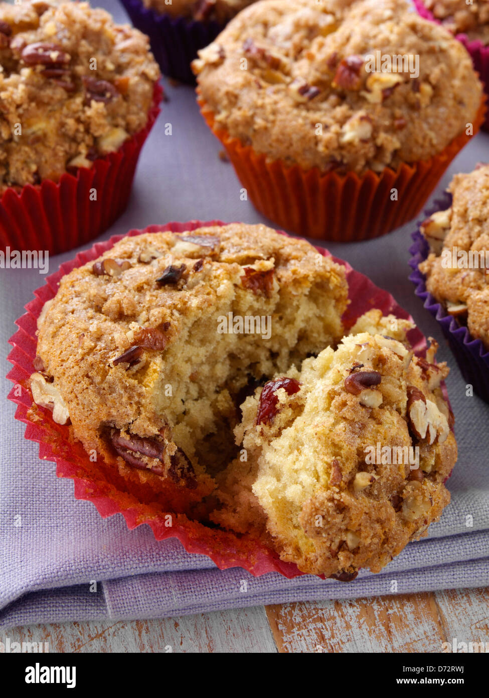 Cranberry Walnuss Krume cupcakes Stockfoto