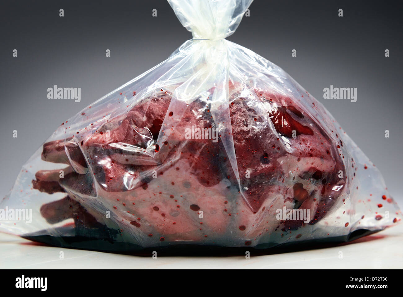 Herz in eine Plastiktüte, symbolische Foto-Organ-Spende-Skandal Stockfoto