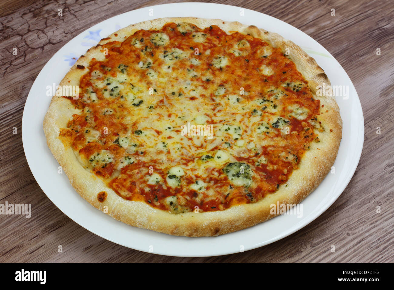 Ganze Pizza Margherita Stockfoto