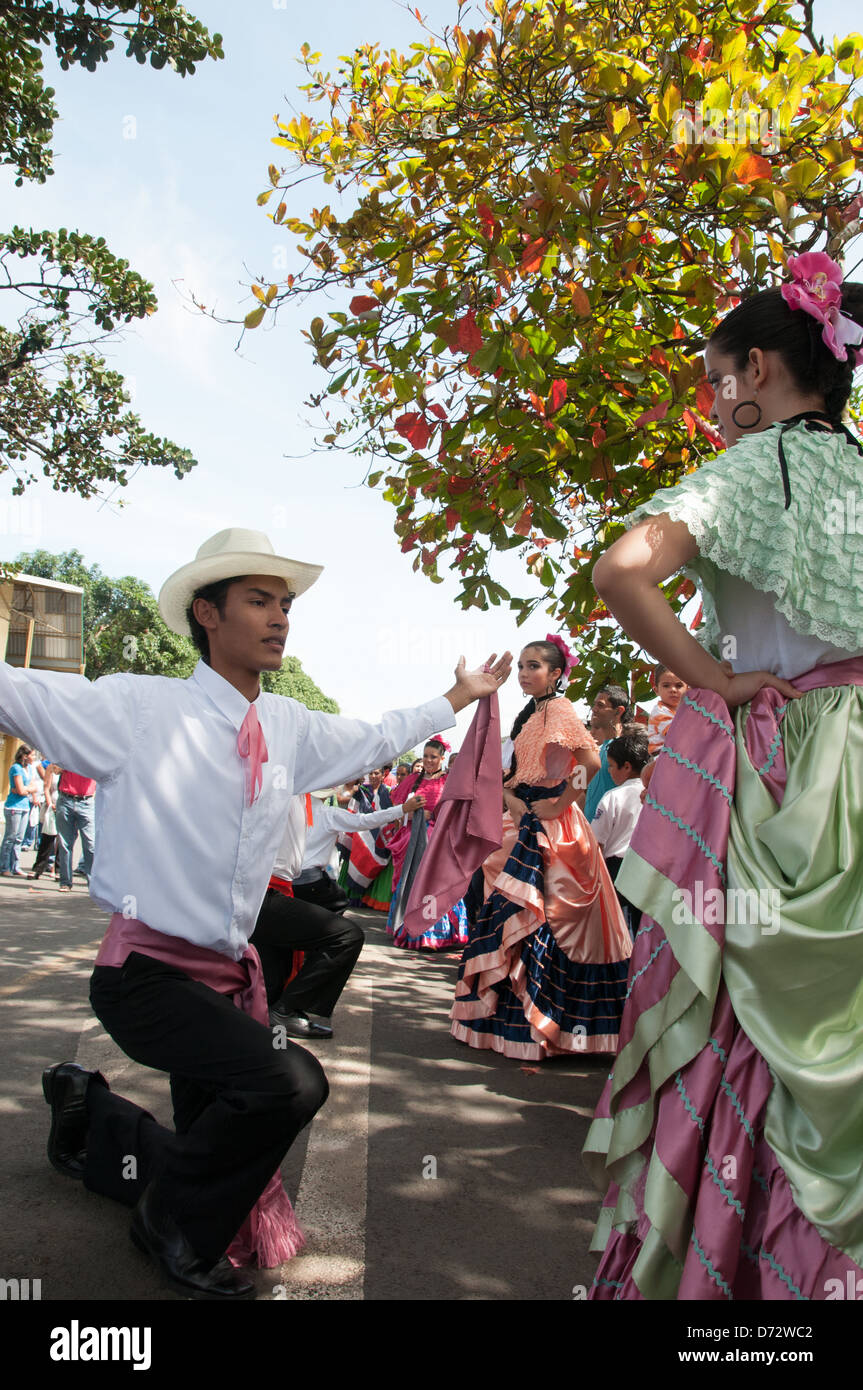 Traditionellen costaricanischen tanzen auf Costa Rica Tag Zentraltal Costa Rica Stockfoto