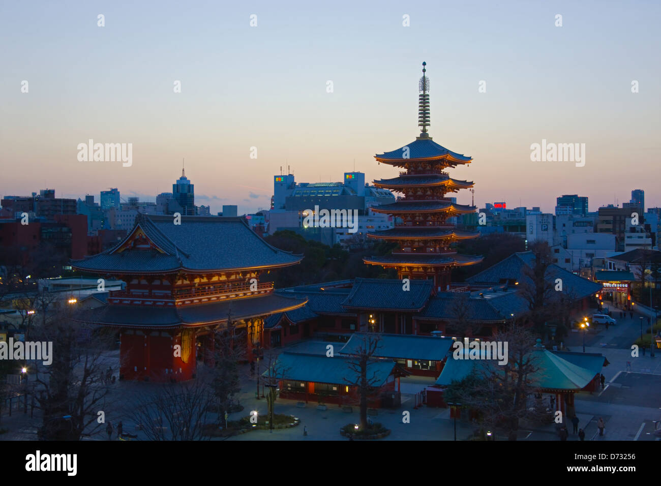 Nachtansicht des Asakusa Kannon Tempel (Senso-Ji Tempel) und Pagode, Tokyo, Japan Stockfoto