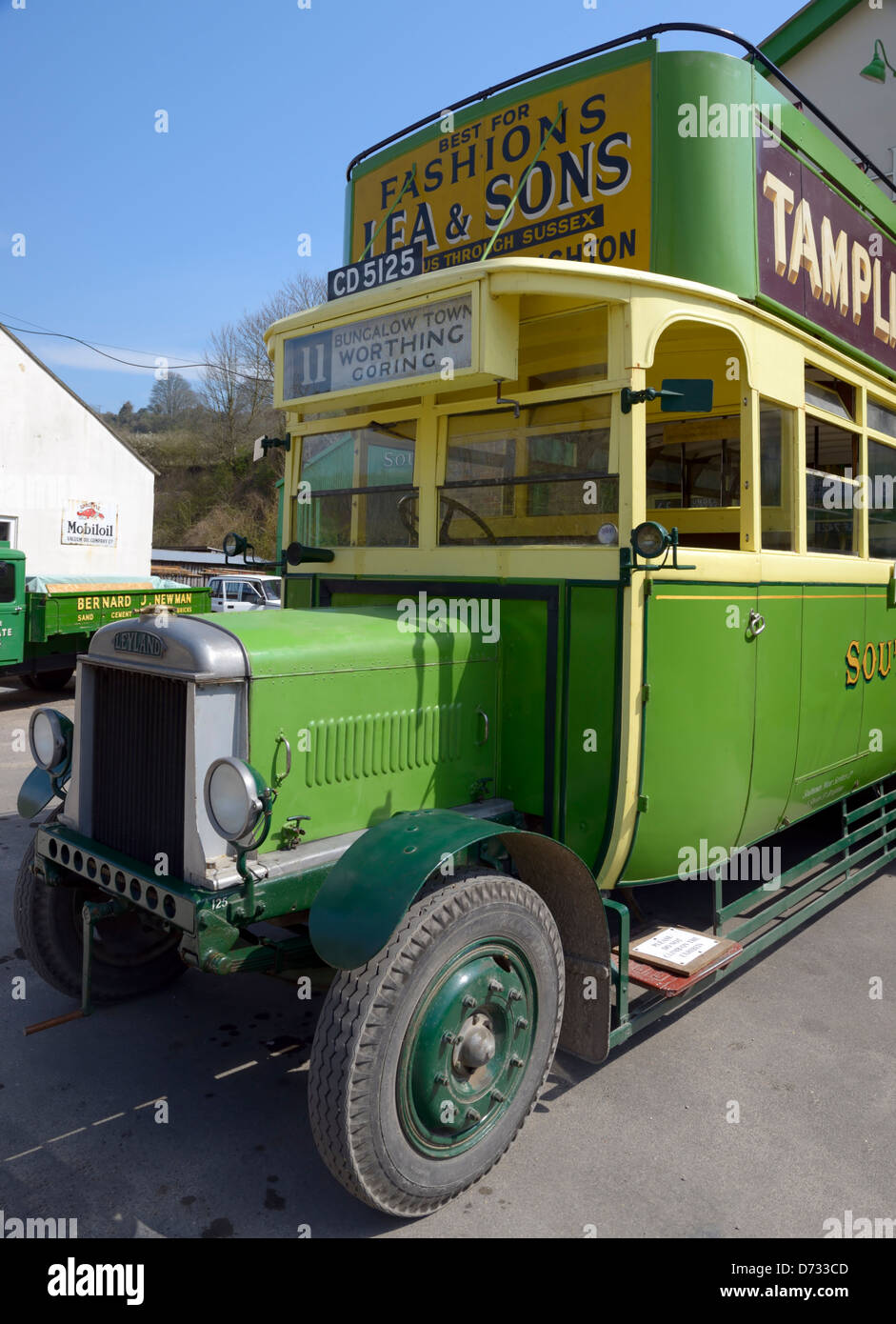 Eine offene Southdown gekrönt Bus der 1920er Jahre an Amberley arbeitendes Museum, West Sussex, UK Stockfoto