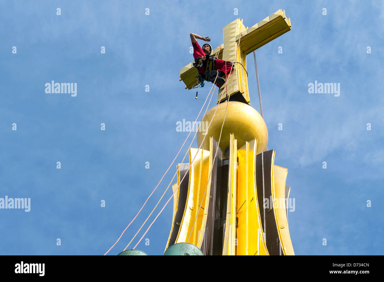Berlin, Deutschland, Einbrecher Thomas Michael Cross auf der Kuppel des Berliner Doms Stockfoto