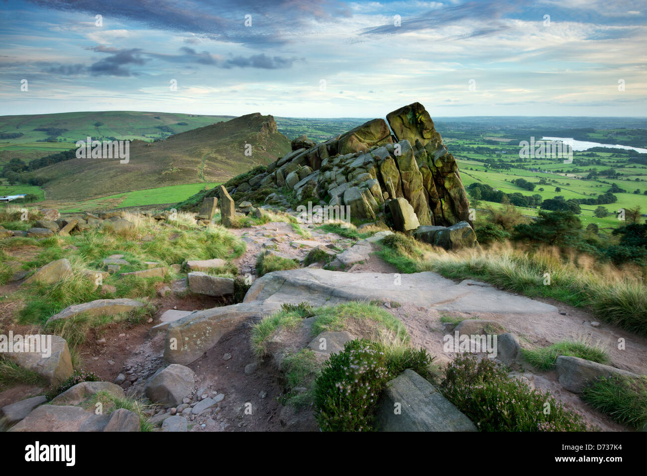 Blick von den Kakerlaken in Richtung Tittesworth Stausee, der Peak District National Park. Stockfoto
