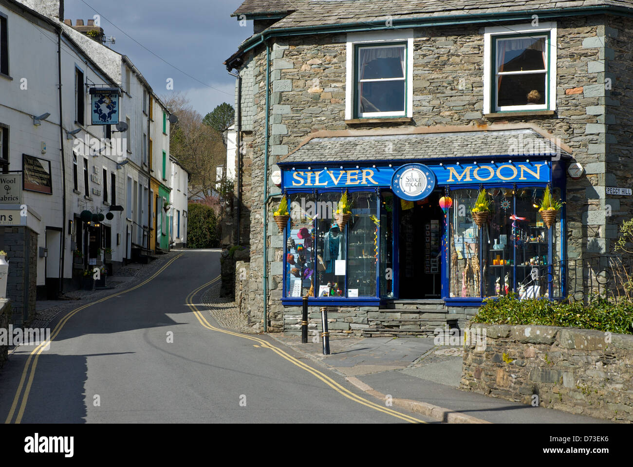 Shop - Silbermond - in Ambleside, Cumbria, Nationalpark Lake District, England UK Stockfoto