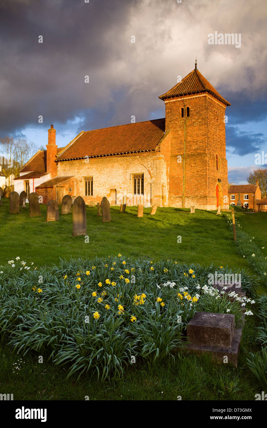 St.-Andreas Kirche im Dorf Bonby an einem Frühlingsabend. North Lincolnshire, England. April. Stockfoto