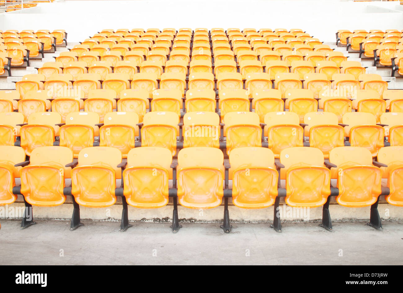 leere Sitze im Sportstadion Stockfoto