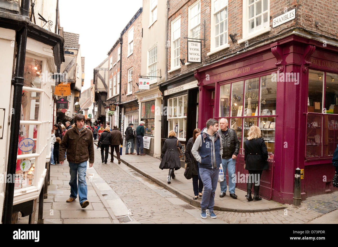Menschen in einer Straßenszene, den Shambles York Altstadt, Yorkshire England UK Stockfoto