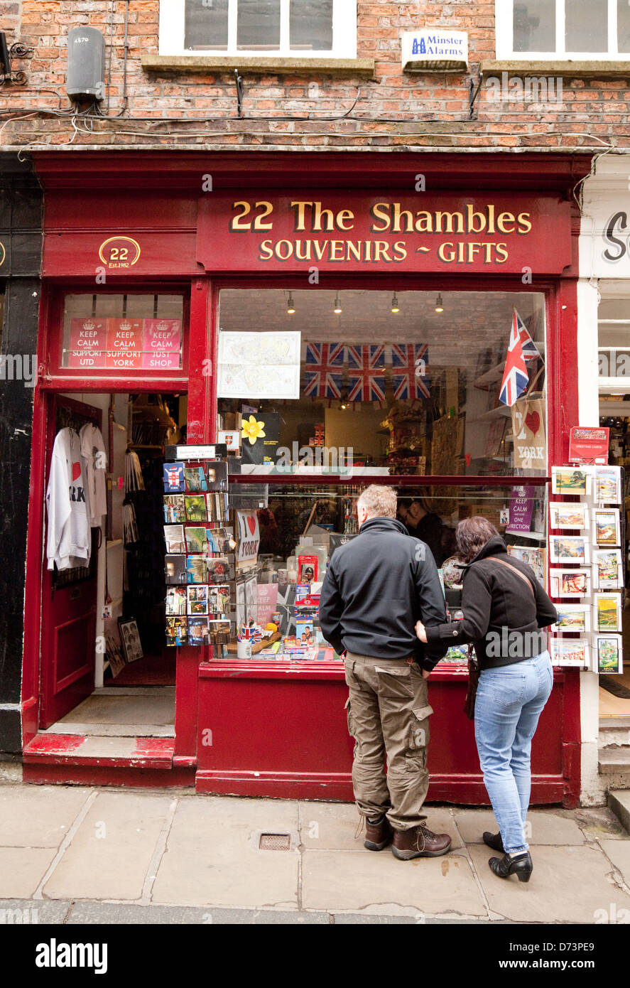 Die Shambles Souvenir und Geschenk einkaufen, einem heillosen Durcheinander, Altstadt, York, Yorkshire UK Stockfoto