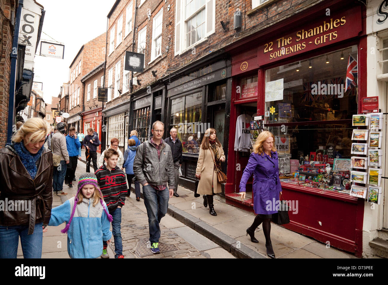 Menschen in einer Straßenszene, den Shambles York Altstadt, Yorkshire England UK Stockfoto