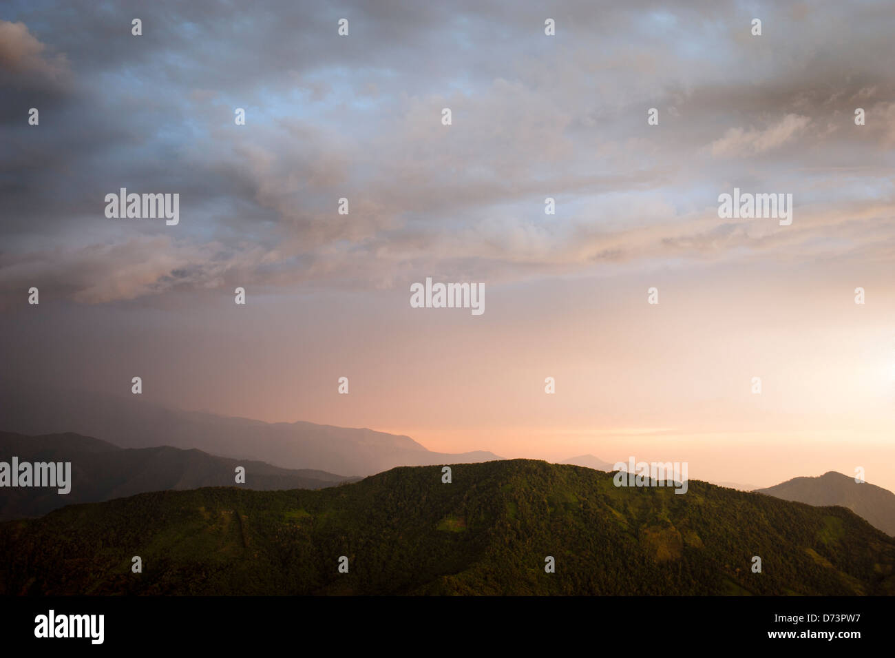 Kolumbien - Sonnenuntergang über der Sierra Nevada de Santa Marta Stockfoto