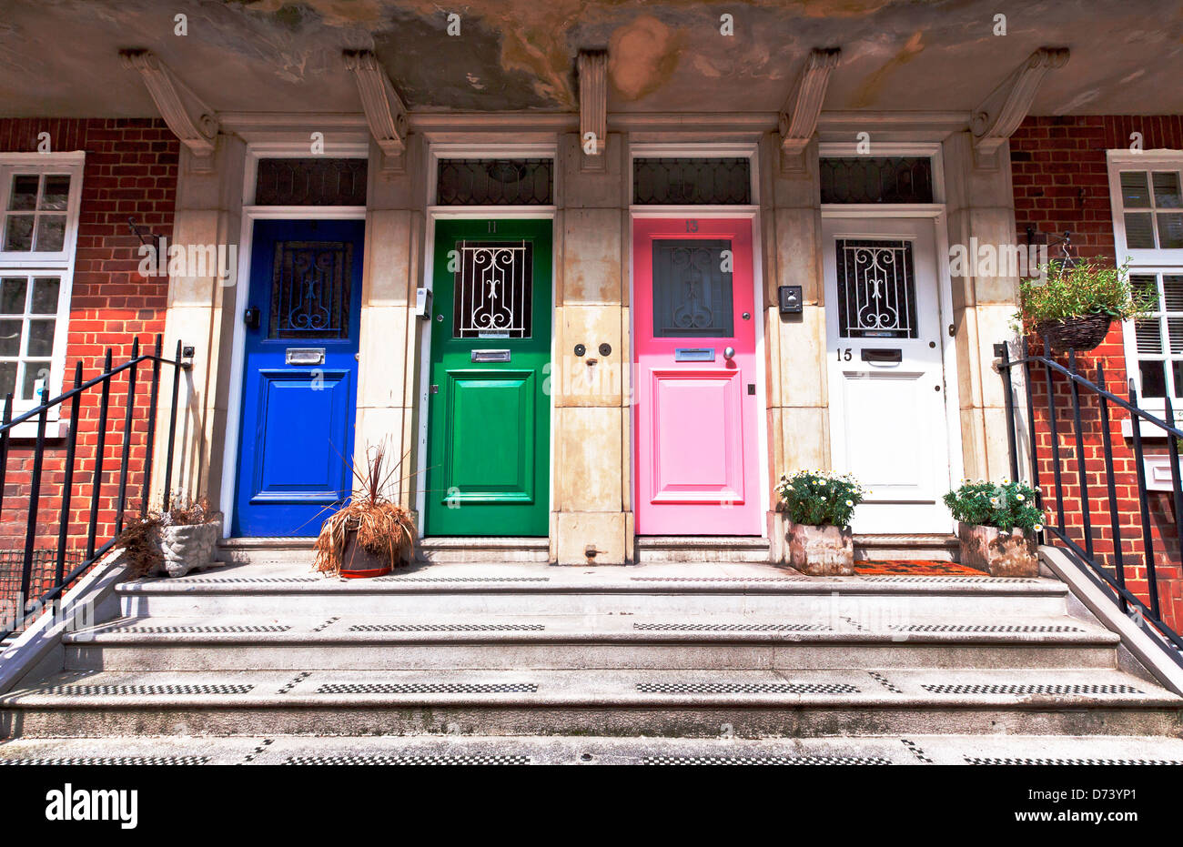 Vier farbige Türen, de Walden Street, London, England, UK, Europa Stockfoto