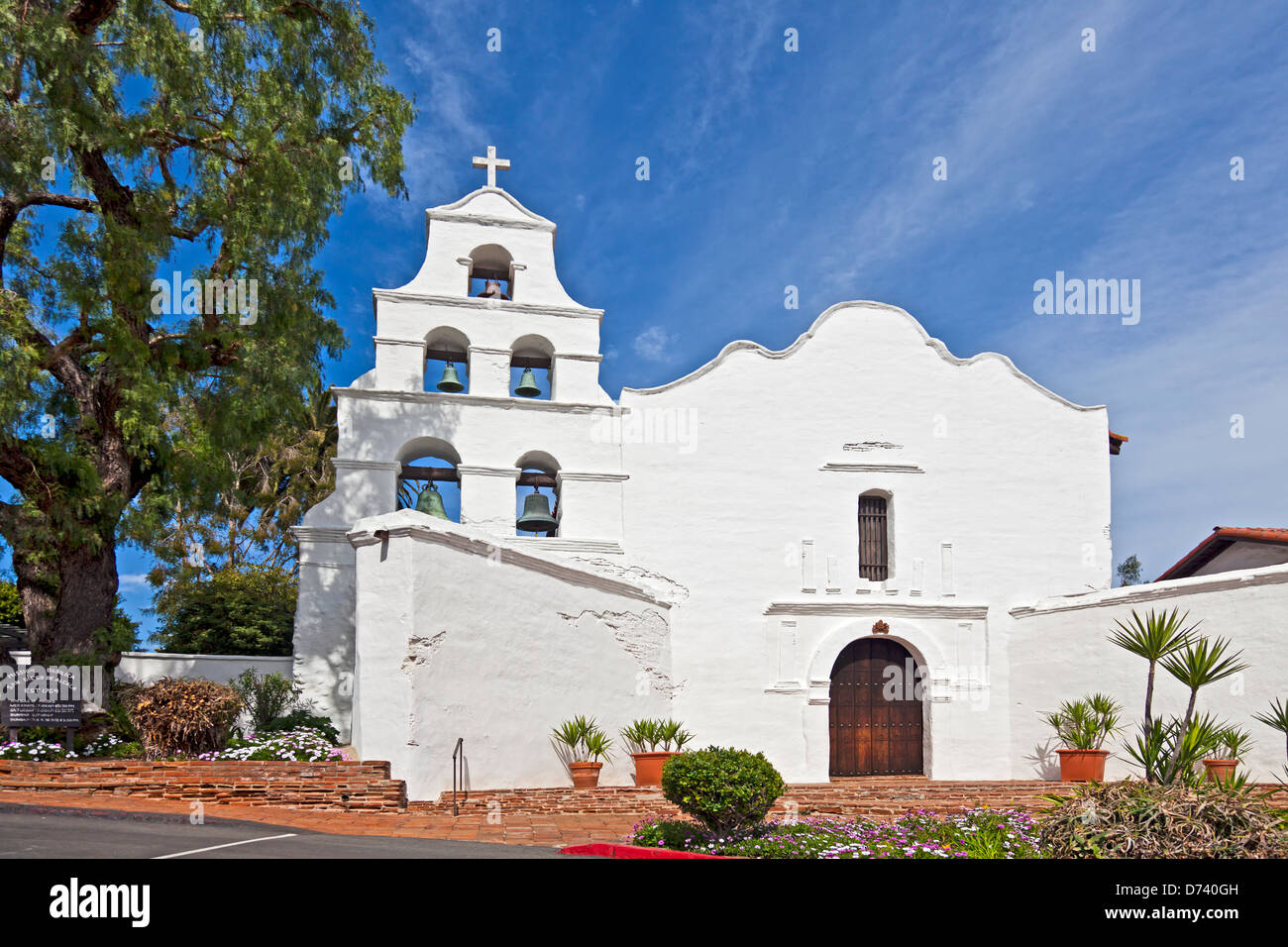 Kirche mit Flügeln und Campanario Basilika der Mission San Diego de Alcala, Kalifornien, USA Stockfoto