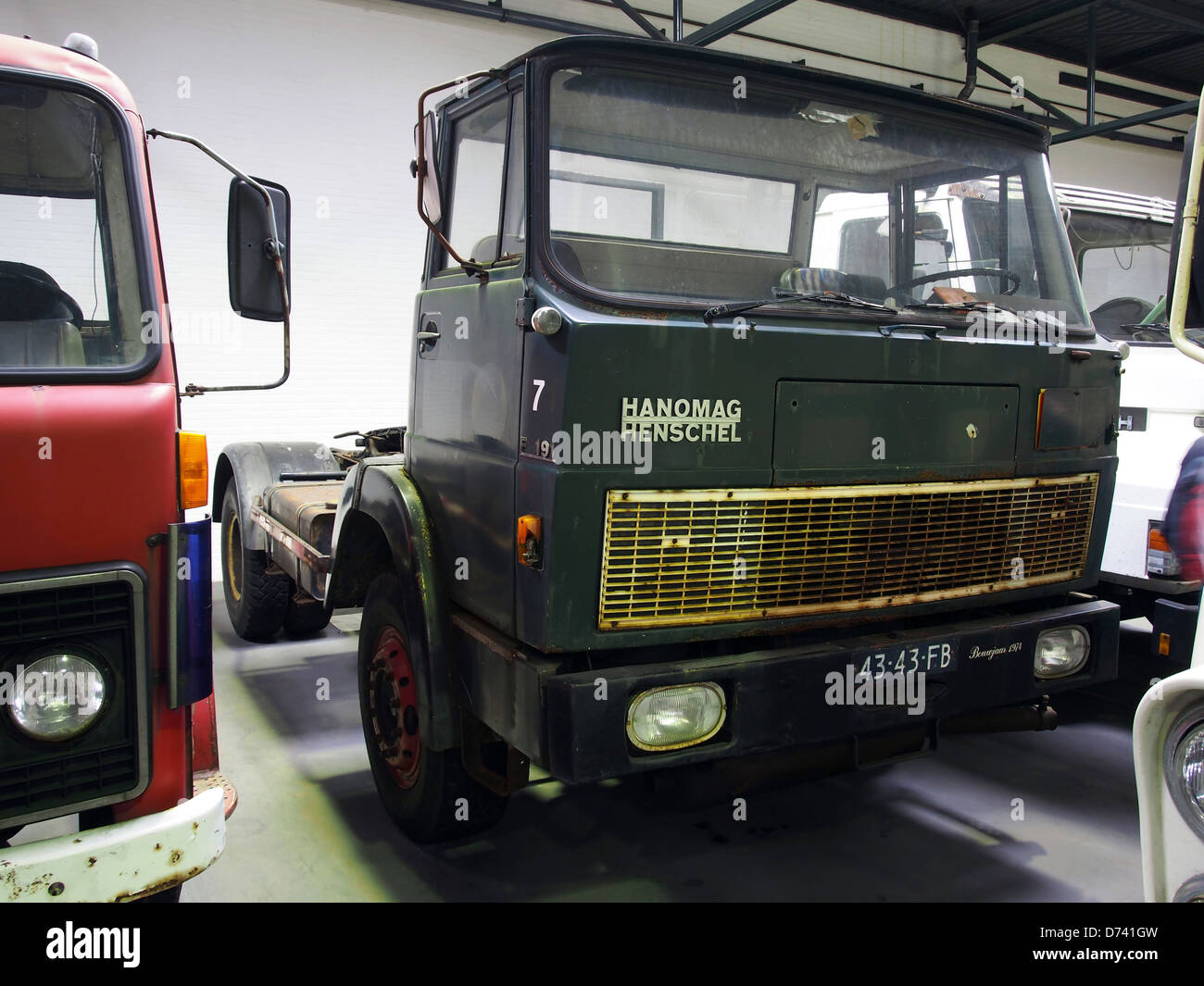 Der 1974 Hanomag Henschel F191 ist ein Nutzfahrzeug, das für sein robustes Design und seine Nutzbarkeit bekannt ist. Als Produkt der Hanomag-Henschel-Zusammenarbeit wurde es in großem Umfang für den industriellen und kommerziellen Verkehr genutzt. Stockfoto