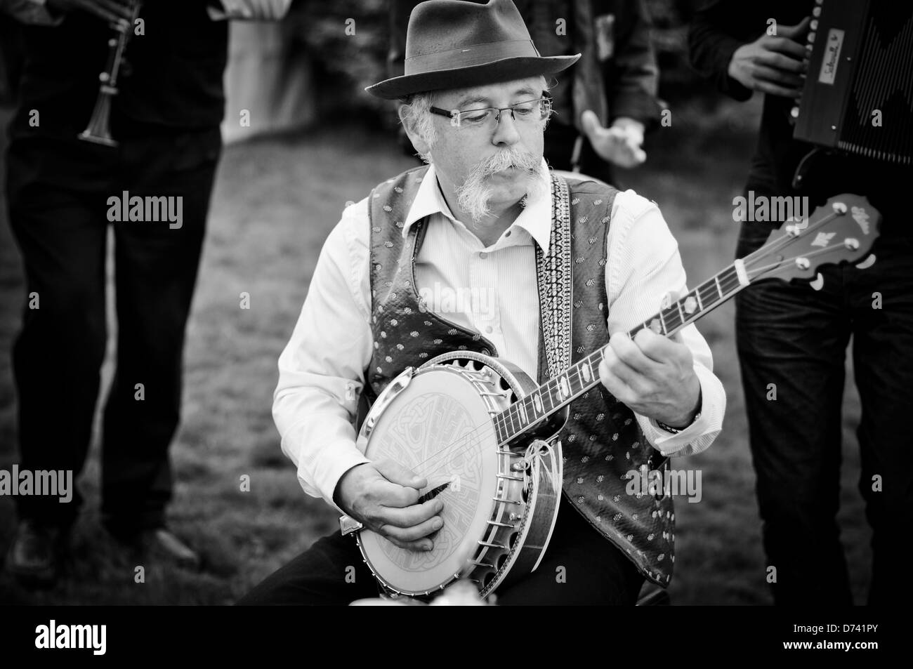 Alte Musiker mit Hut das Banjo zu spielen Stockfoto