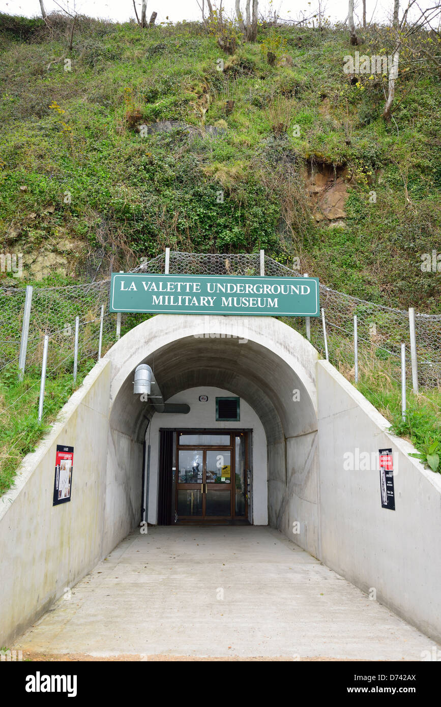 Eingang zum La Valette Underground Military Museum, La Valette, Saint Peter Port (Saint-Pierre-Port), Guernsey, Channel Islands Stockfoto