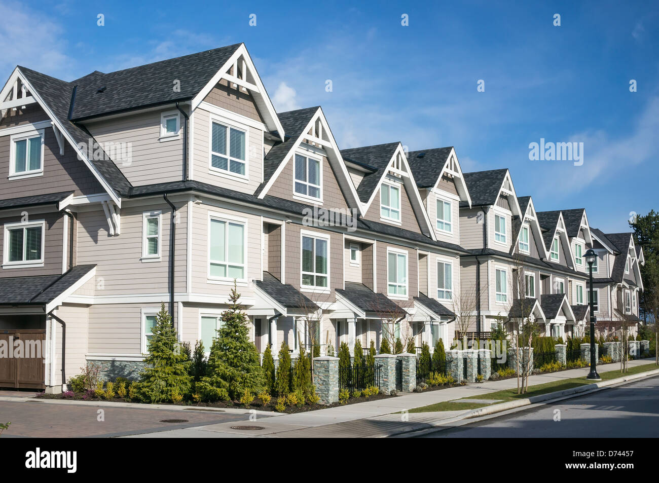 Zeile die neue Stadthäuser in Richmond, Britisch-Kolumbien. Stockfoto