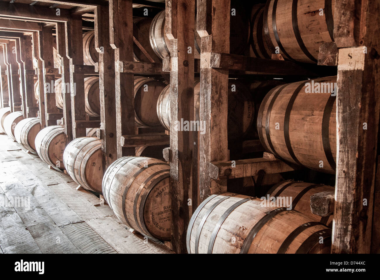 Lagerung von Holz Bourbon-Fässern Stockfoto