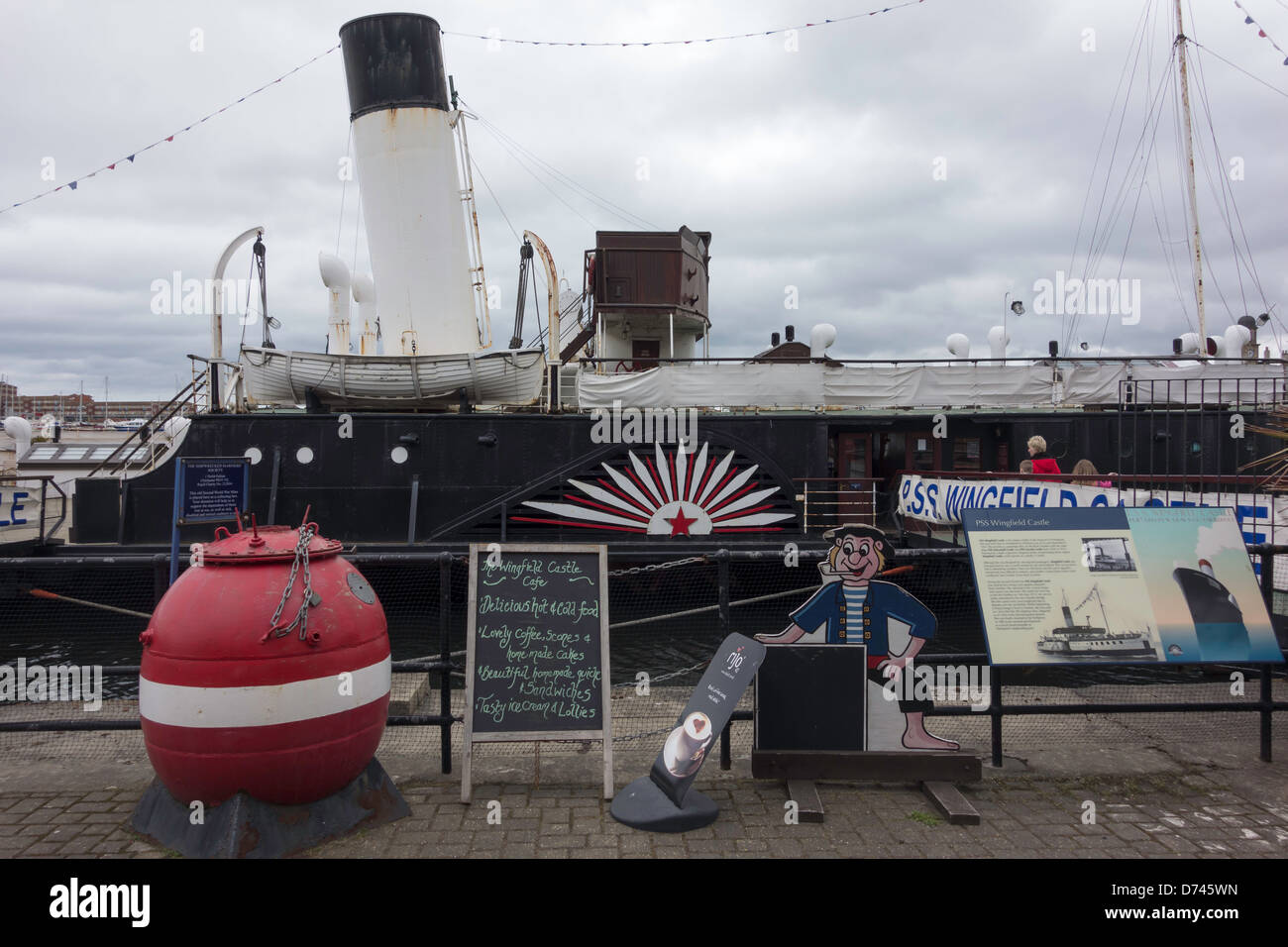 Restauranteingang Wingfield Schloß Raddampfer gebaut Hartlepool 1934 jetzt das größte Exponat im Museum von Hartlepool Stockfoto