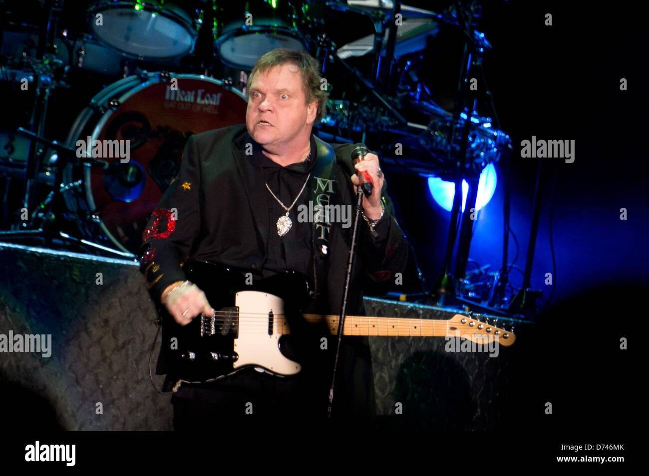 Berlin, Deutschland, 28 April 2013.US Sänger Meat Loaf (Marvin Lee Aday) führt auf der Bühne von der 02 World in Berlin, Deutschland, 28. April 2013. Das Konzert ist Teil seiner letzten Tournee "Letzten bei Bat Farewell Tour". Foto: Marc Tirl/DPA/Alamy Live-Nachrichten Stockfoto