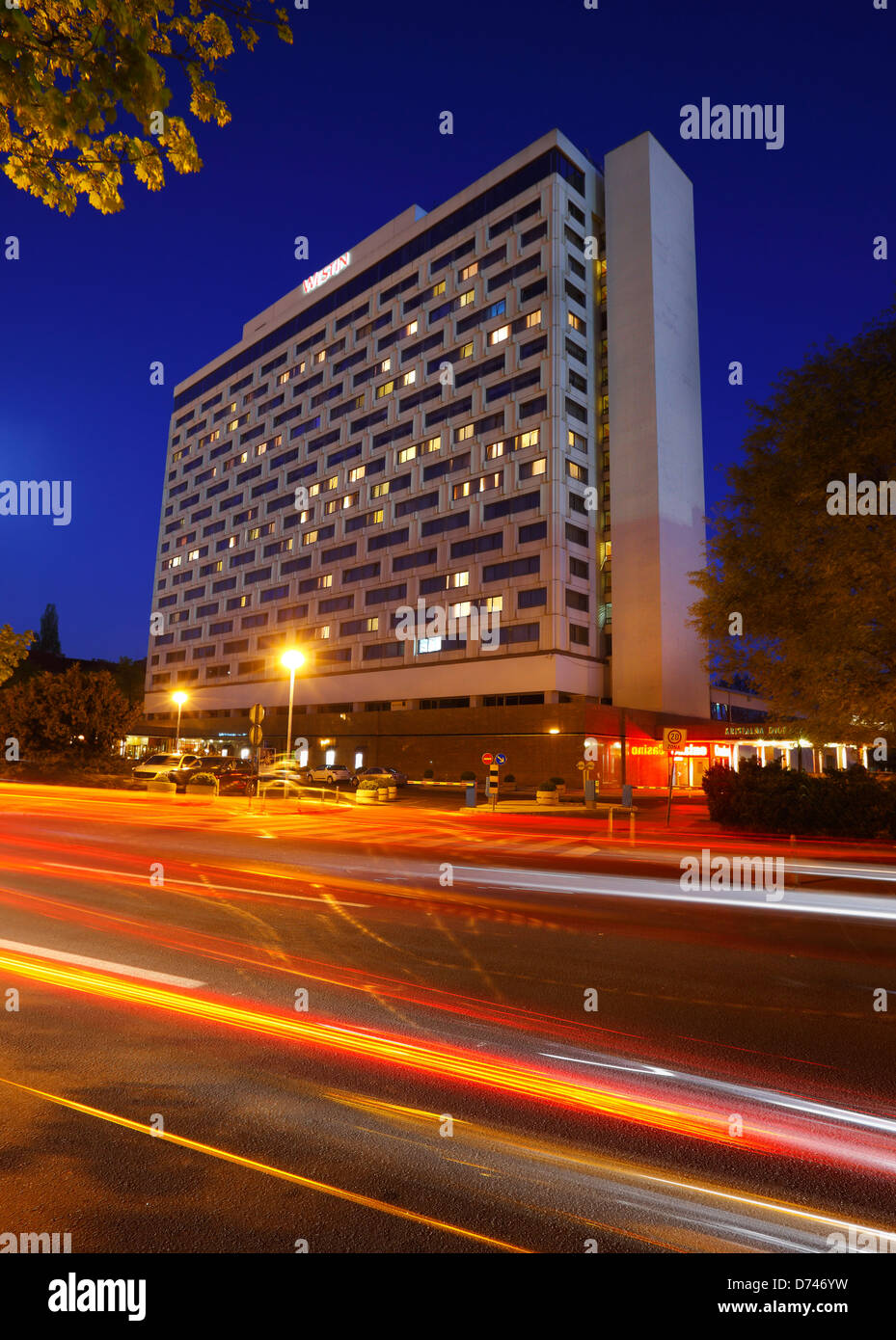 Zagreb, Hotel Westin in der Nacht, Kroatien Stockfoto
