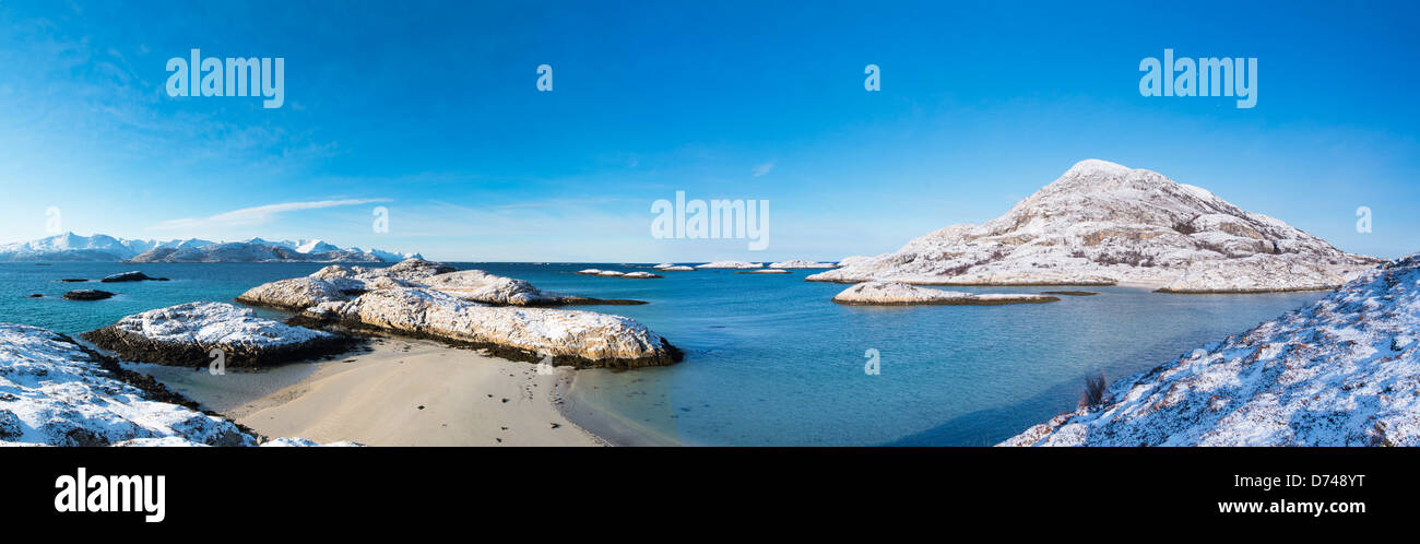 Panorama der Inseln im Meer um Sommarøy, Norwegen Stockfoto