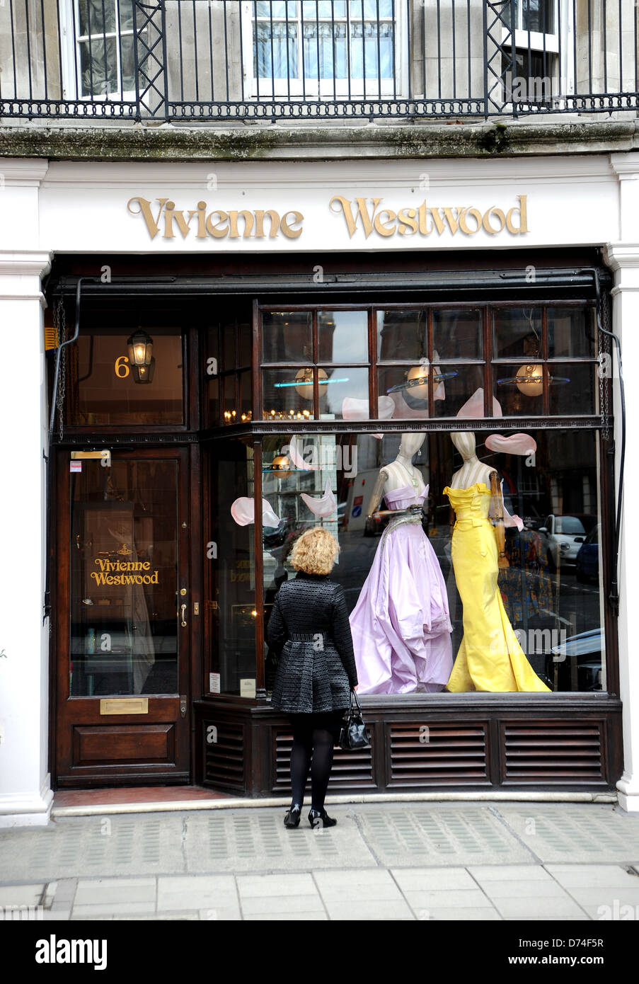 Das Modedesigner-Geschäft Vivienne Westwood in Mayfair London W1 UK Stockfoto