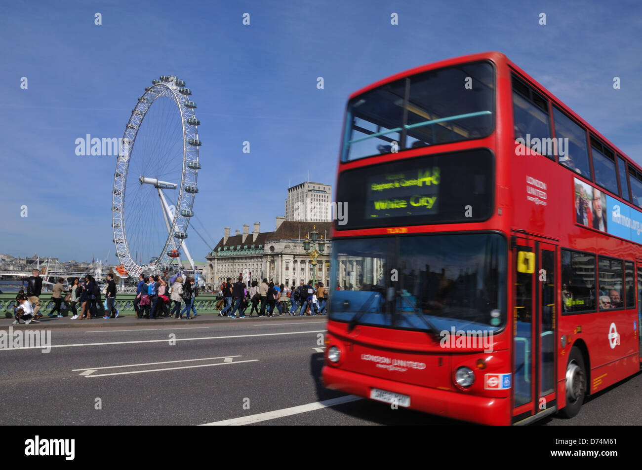 London-Bus auf Westminster bridge Stockfoto