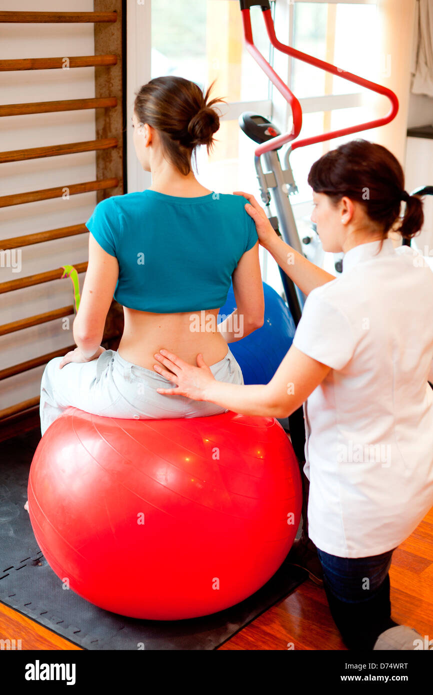 Patienten leiden unter Schmerzen im unteren Rücken. Stockfoto