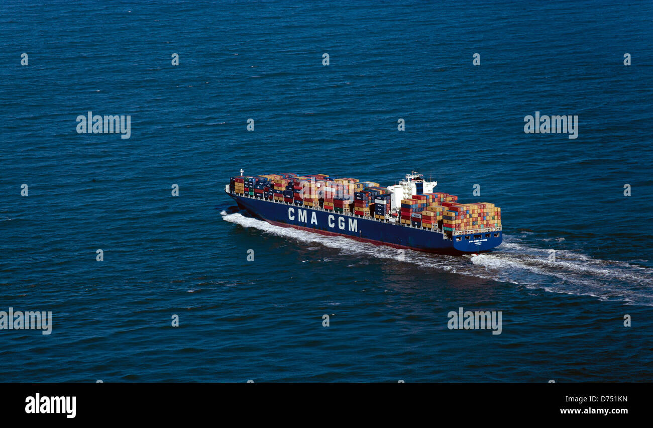 Luftbild Containerschiff CMA CGM San Francisco Bay, Kalifornien Stockfoto