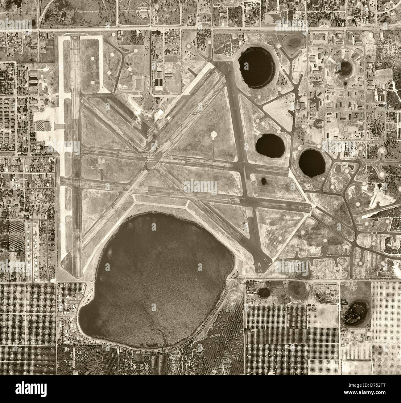 historische Luftaufnahme Executive Flughafen Orlando, Florida, 1952 Stockfoto